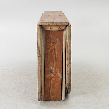 A drop-leaf table, 19th century.