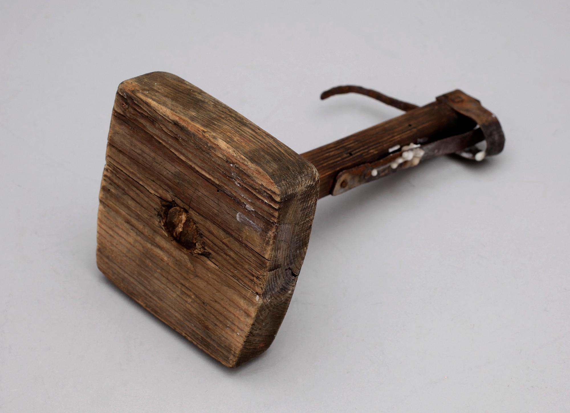 STUMPSTAKE, trä och järn. 1800-tal.