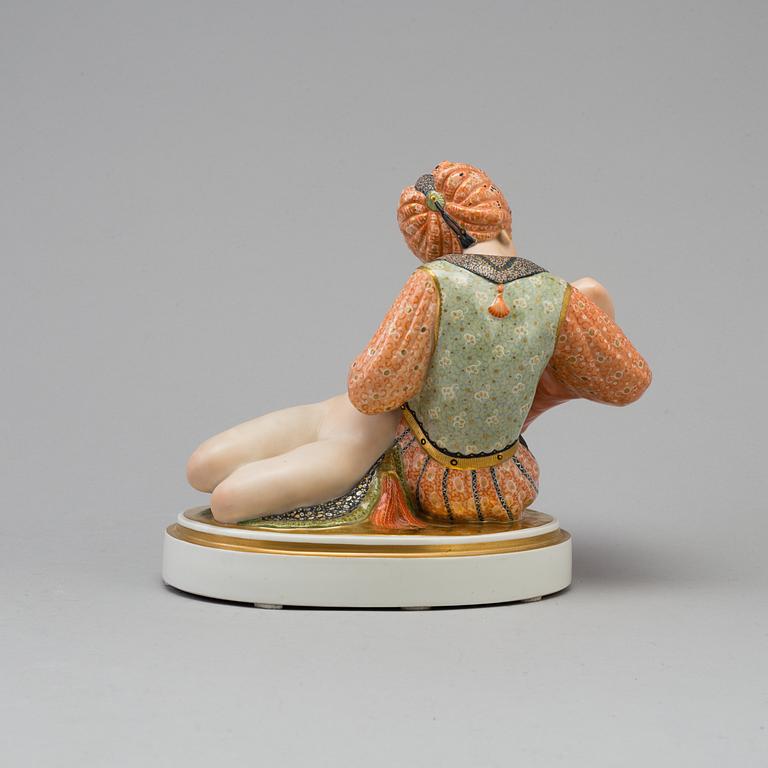 FIGURIN, porslin. "Eventyr III". Gerhard Henning, Royal Copenhagen, Danmark, 1920-tal.