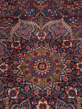 SEMI-ANTIQUE YAZD. 355,5 x 254,5 cm (as well as approximetley 1,5 cm blue flat weave at each end).