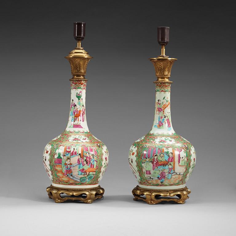 LAMPFÖTTER/VASER, ett par, porslin, Qing dynastin, Kanton, 1800-tal.