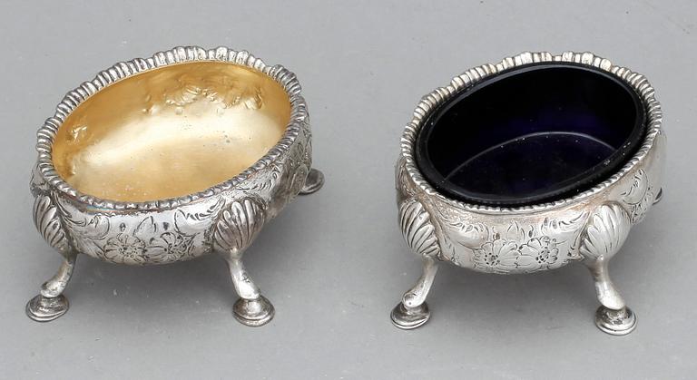 SALTKAR, ett par, silver, London 1700/1800-tal. Tot ca 147 gram.