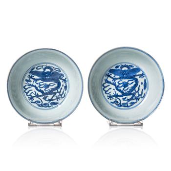 824. A pair of blue and white dishes, Ming dynasty, Wanli mark and period (1573-1620).