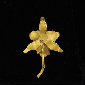 BROSCH, 18K guld, pärla 6 mm. Vikt ca 5,3 g.