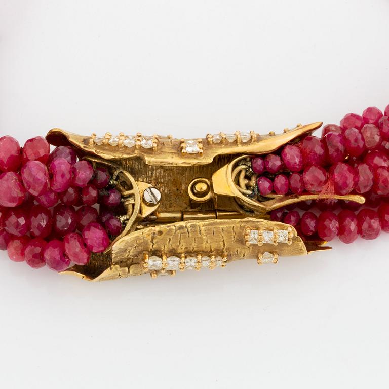 A W Nussberger ruby necklace with an 18K gold clasp set with princess-cut diamonds.