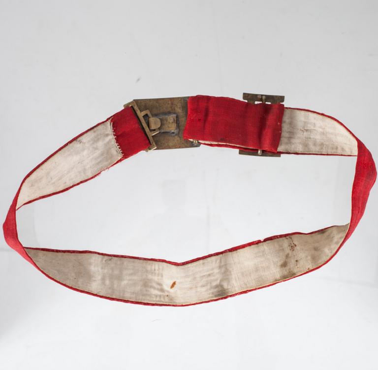 BÄLTE / SKÄRP, mässing samt linne, märkt VPK (Frivilliga Brandkåren) 1900-tal.