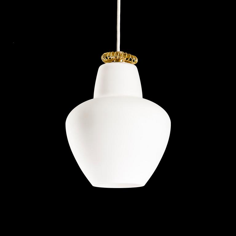 A K2-29 pendant lamp manufactured by Idman in the 1950s.