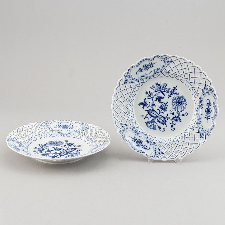 Servisdelar, 15 st, porslin. "Lökmönstret", Meissen, Tyskland.