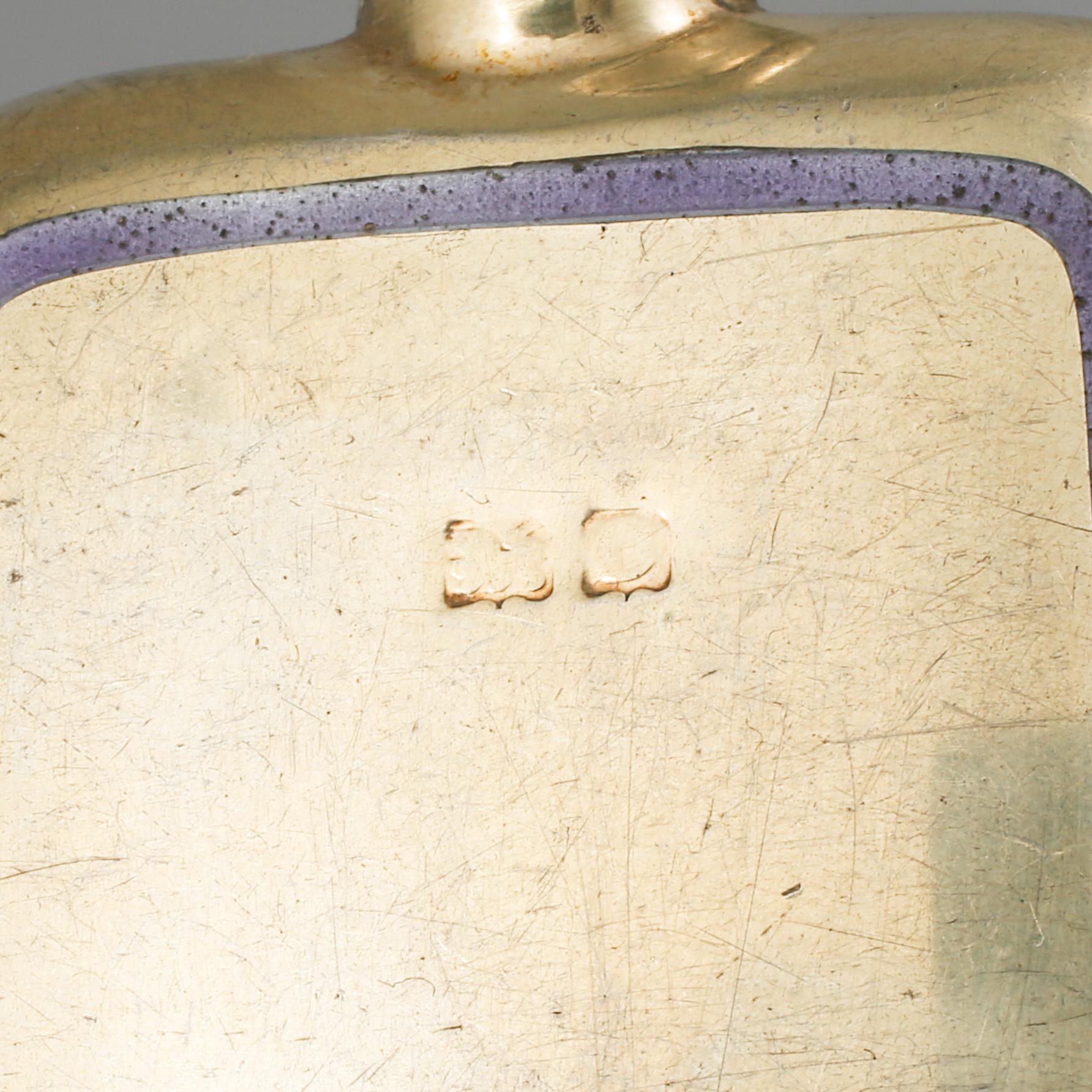 LUKTDOSA, PARFYMFLASKA och PUDERDOSA, silver och låghaltigt silver, 1900-talets första hälft/mitt.