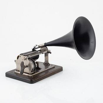 A phonograph, American Gramophone Company, around 1900.