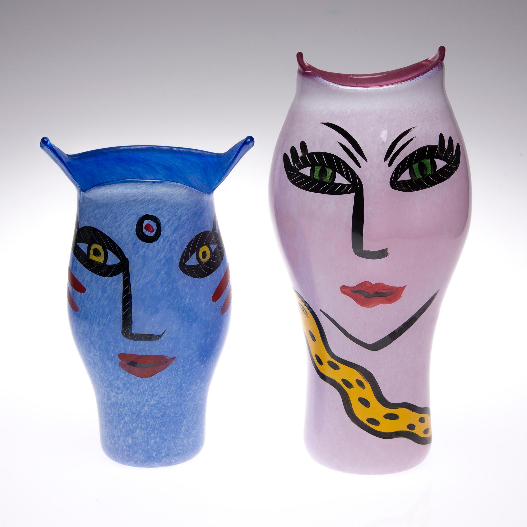 VASER, 2 st, "Open Minds", glas, signerade Ulrica Hydman-Vallien, Artist Collection.