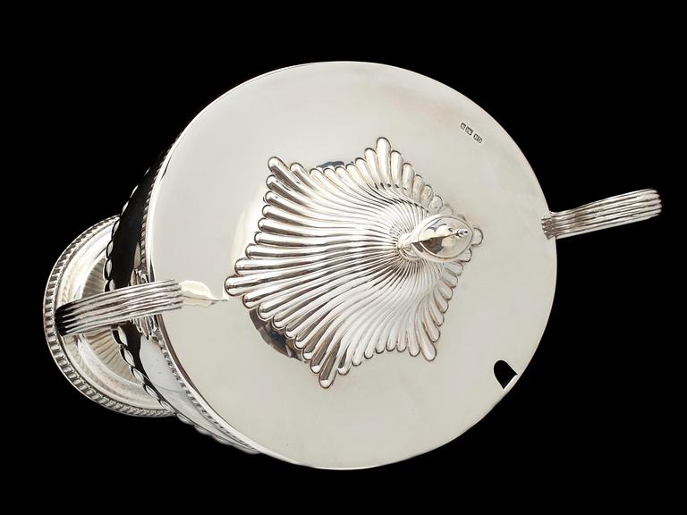 TERRIN med LOCK, silver, regency-stil, Harrison Bros. & Howson, 1908-9, Sheffield, England. 1974 g.