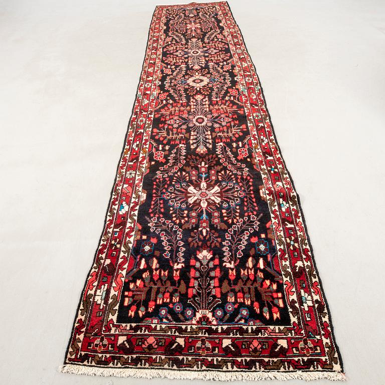 Oriental gallery rug, approximately 524x110 cm, old.