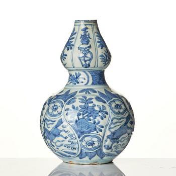 A blue and white 'flying horses' vase, Ming dynasty, Wanli (1572-1620).
