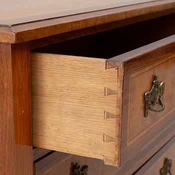 Byrå, sengustaviansk stil, omkring år 1900.