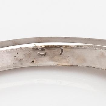 Sormus, 18K valkokultaa ja timantteja n. 6.15 ct yht. SJL-todistus.