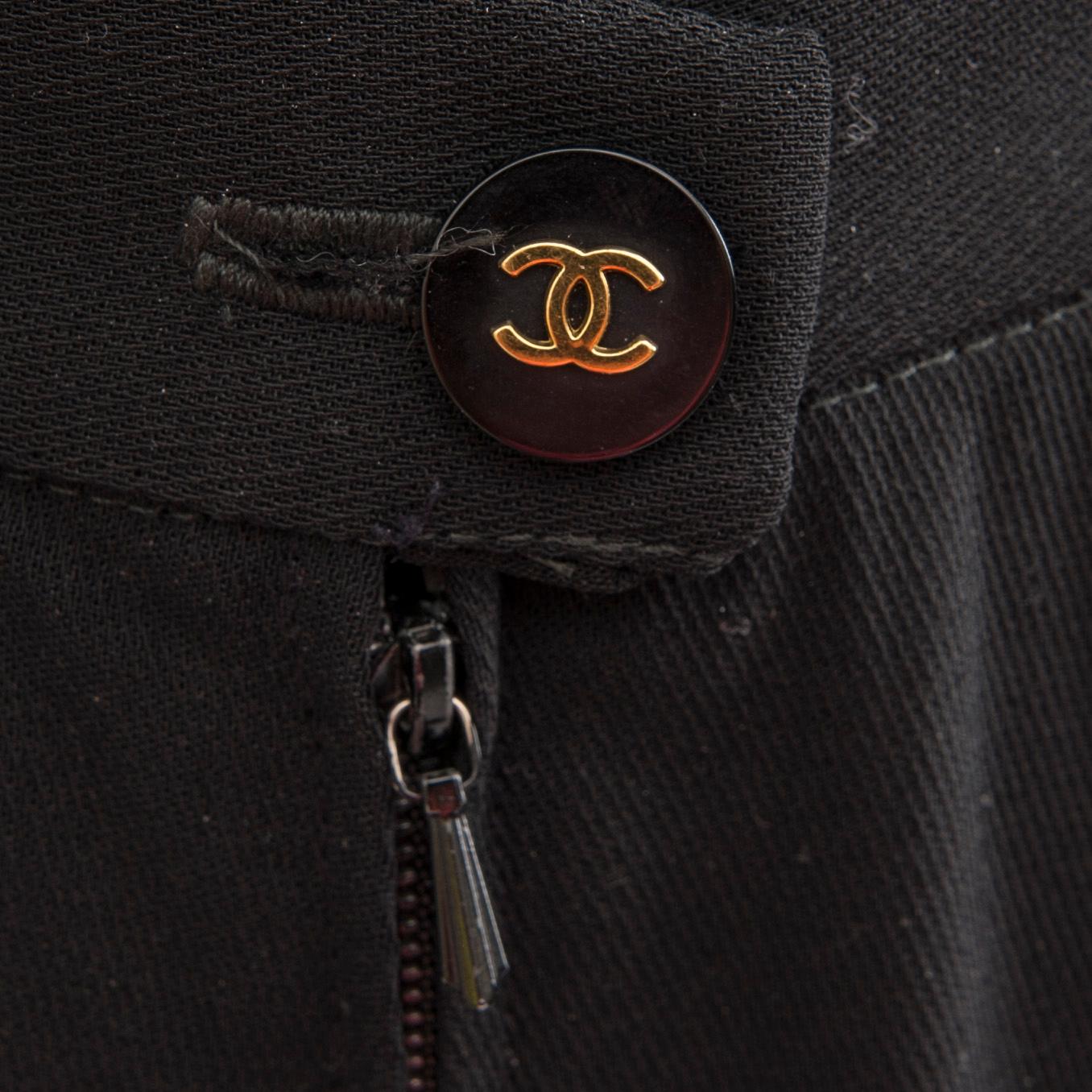 SHORTS, Chanel.