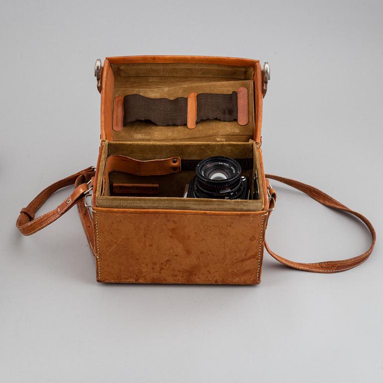 A Hasselblad 500 C/M camera.