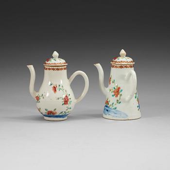 A famille rose 'rooster' chocholat pot and tea pot with cover, Qing dynasty, Qianlong (1736-95).