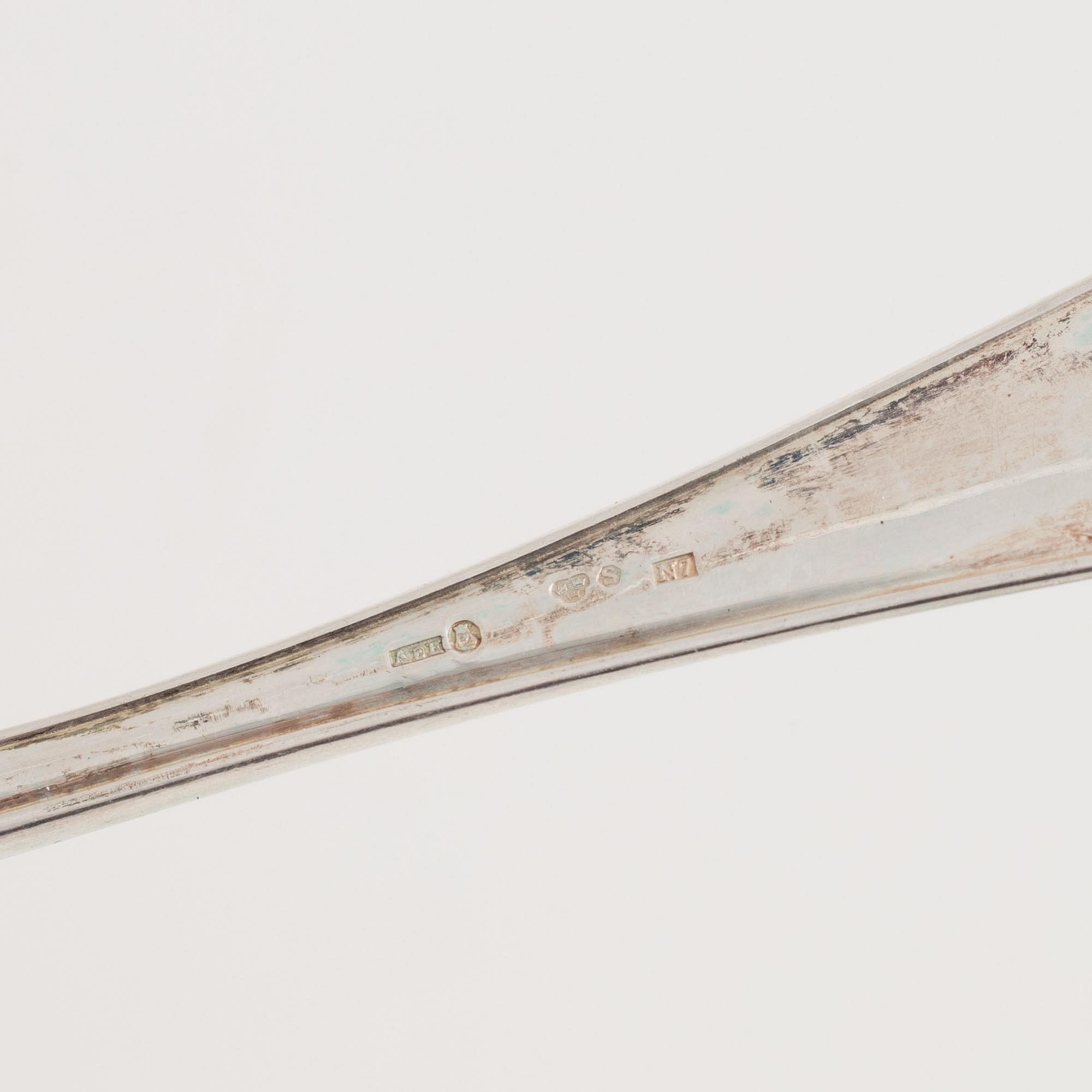 Bestickuppsättning, silver, 59 delar, "Svensk Spets", mestadels KG Markströms Guldsmed AB, 1916-1931.