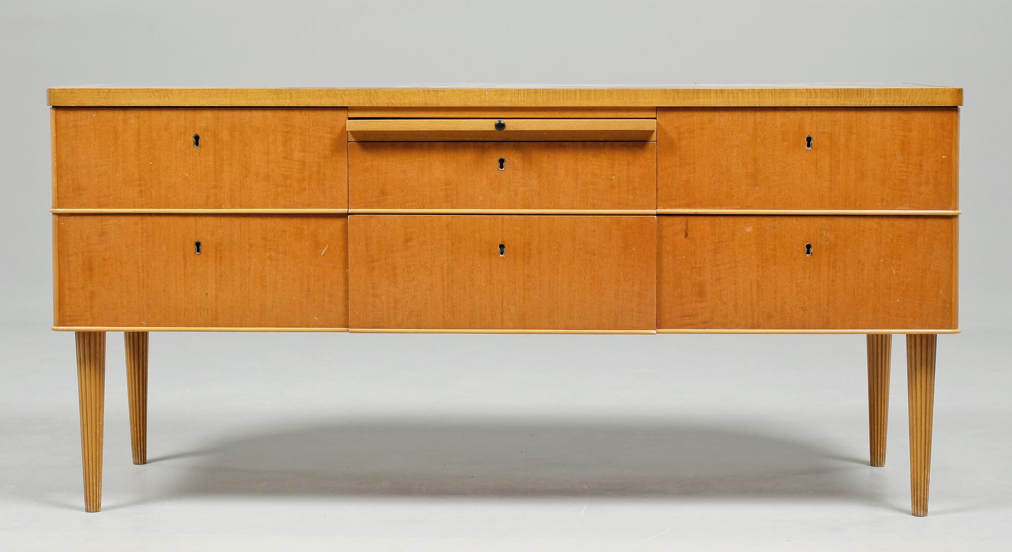 TOALETTBYRÅ, 1940-tal.