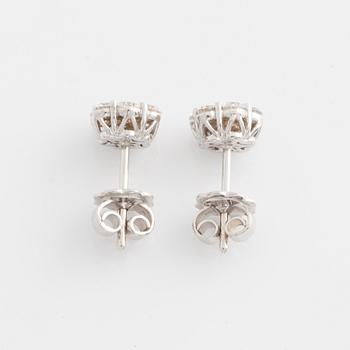 Earrings with brilliant-cut diamonds.