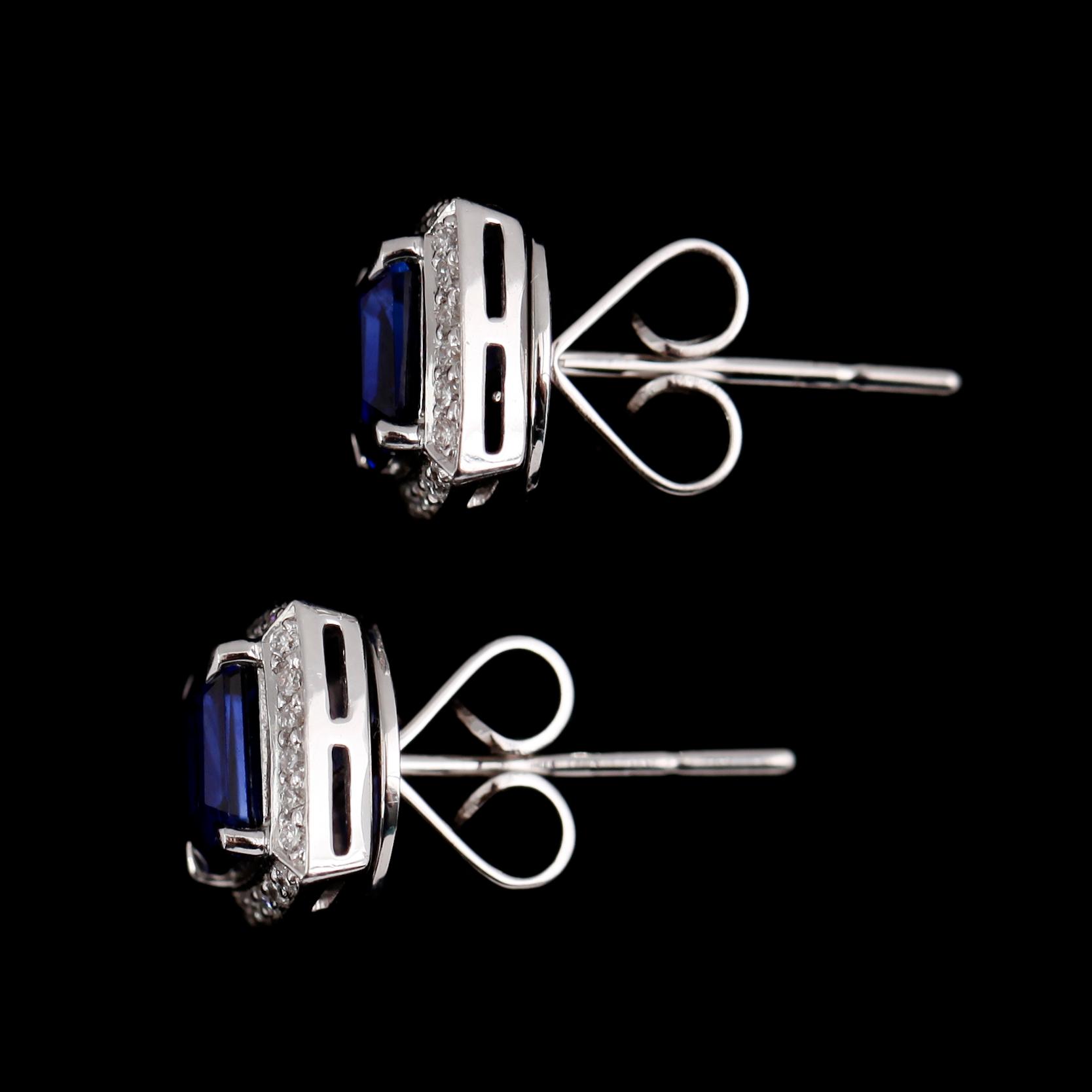 ÖRHÄNGEN, 1 par, 18 k vitguld, safirer totalt 2.75 ct samt briljantslipade diamanter.