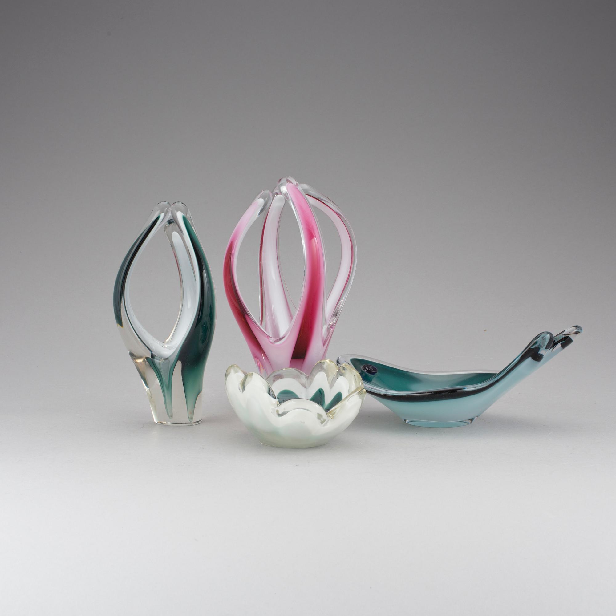 VASER 2 st och SKÅLAR, 2 st, glas. "Coquille", Paul Kedelv, Flygsfors. 2 signerade och daterade 1957 och 1959.