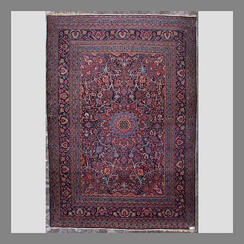 A SEMI-ANTIQUE CARPET, Semnan 262x382 cm.