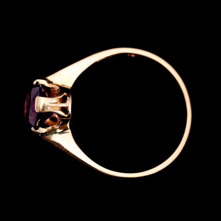 RING, 18 k guld, ametist ca 1.40 ct, svenska stämplar 1989.