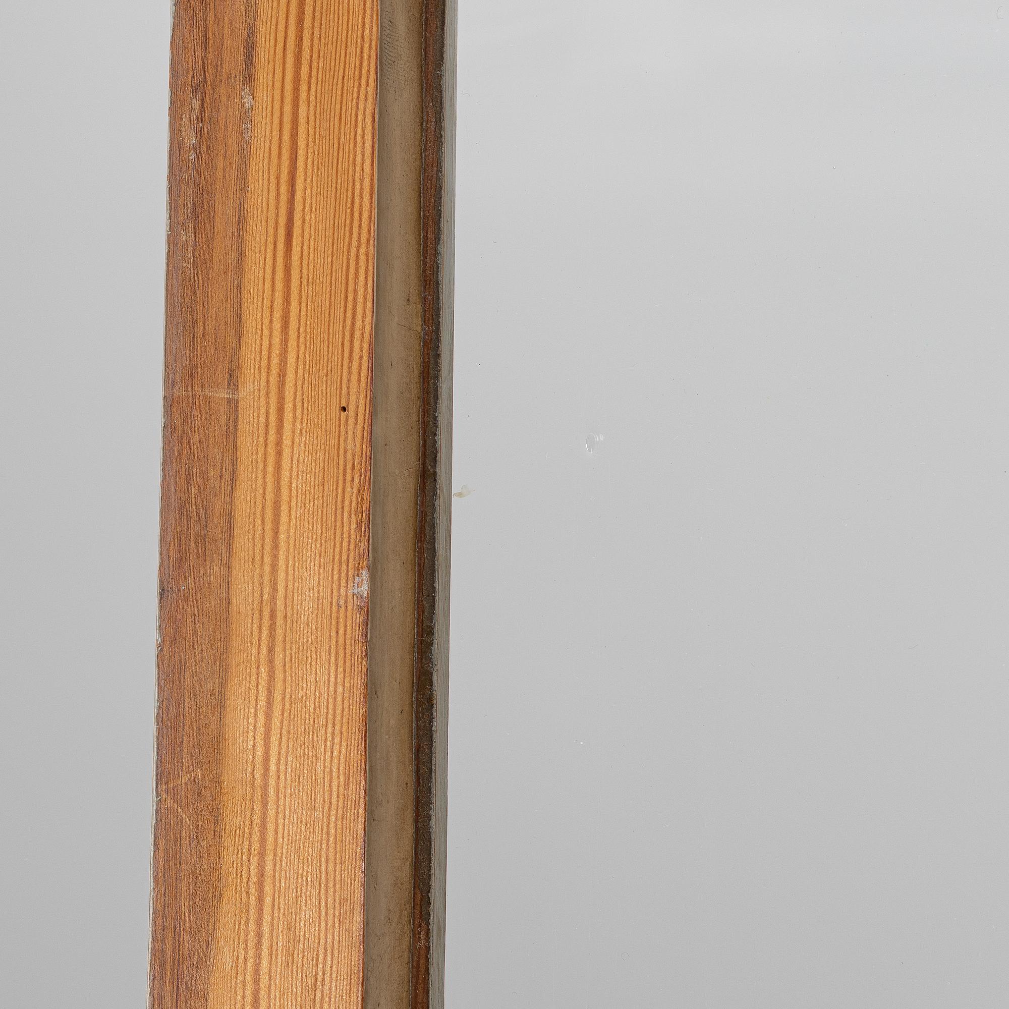 Display cabinet, 19th century.