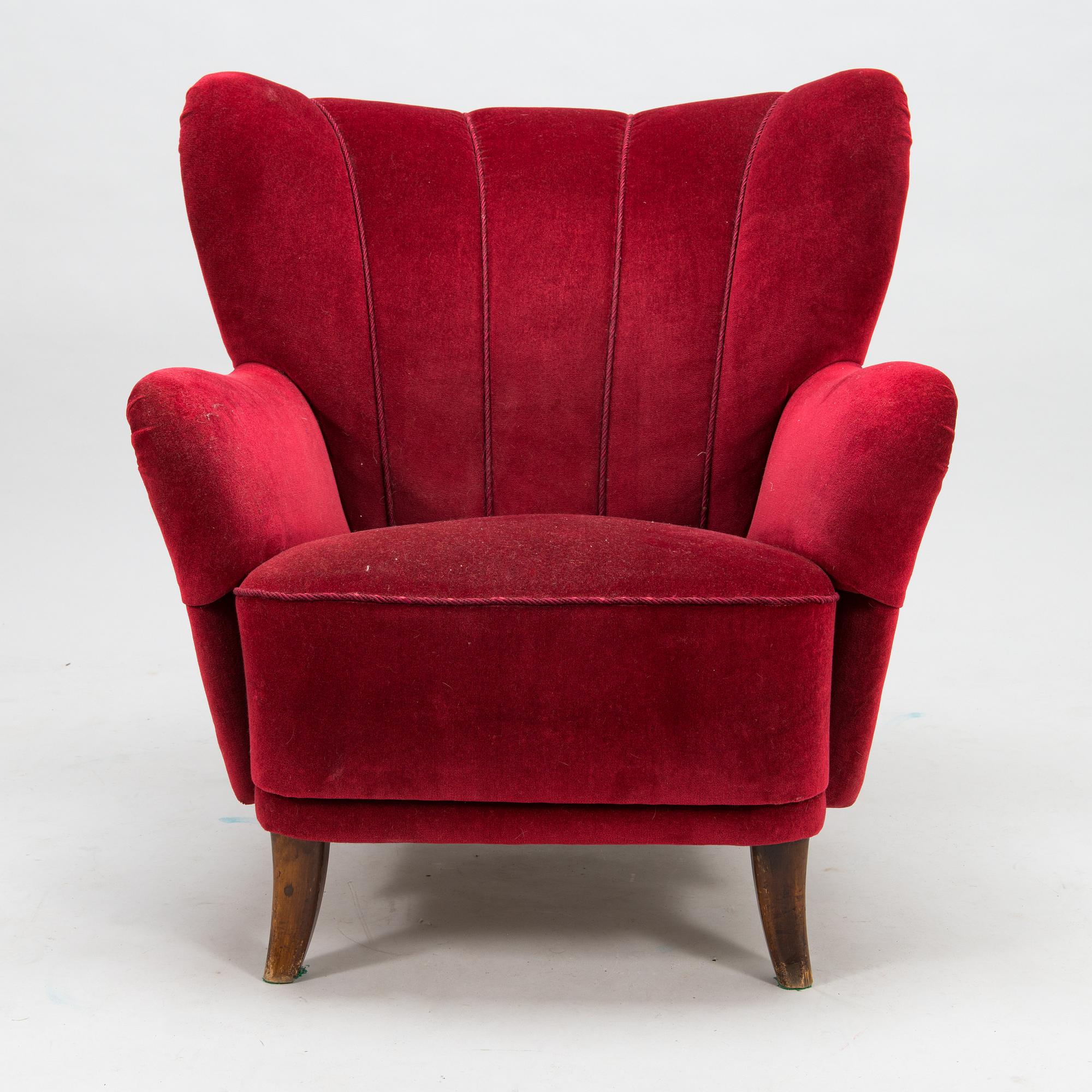 A mid-20th-century armchair.