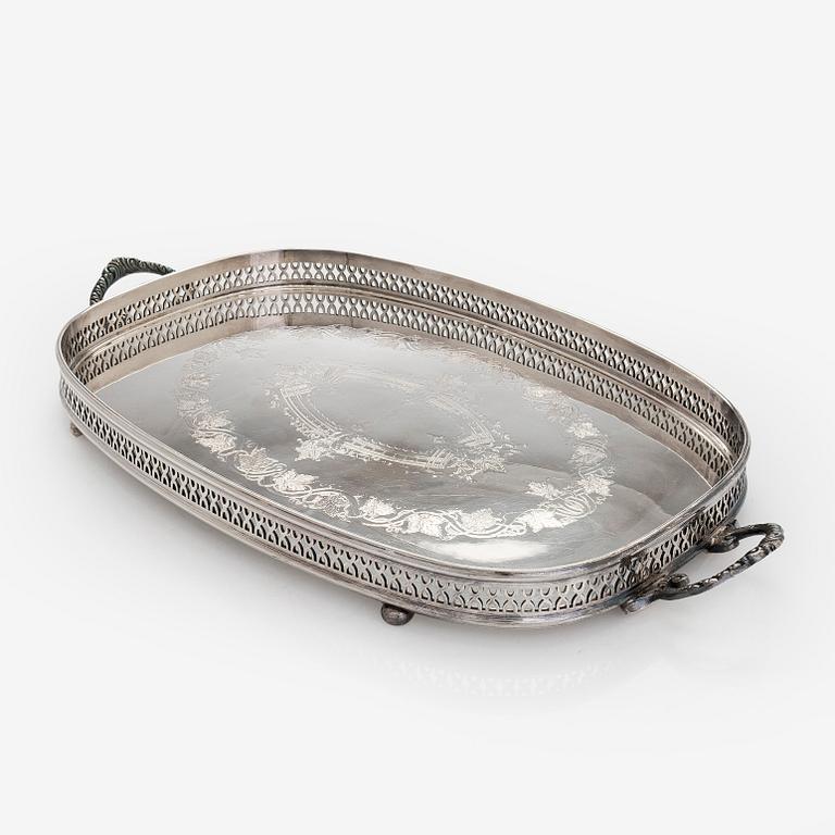 Bricka, försilvrad, England.