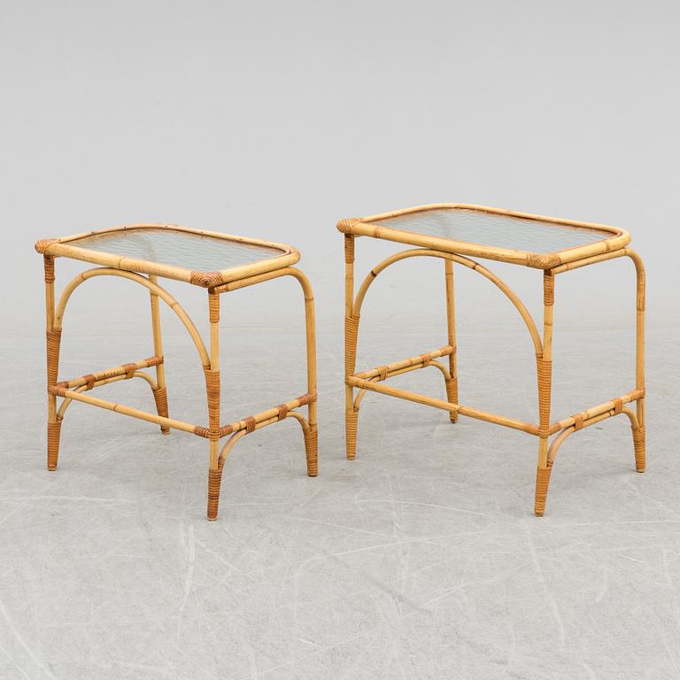 A two pcs nesting table, mid 20th century.