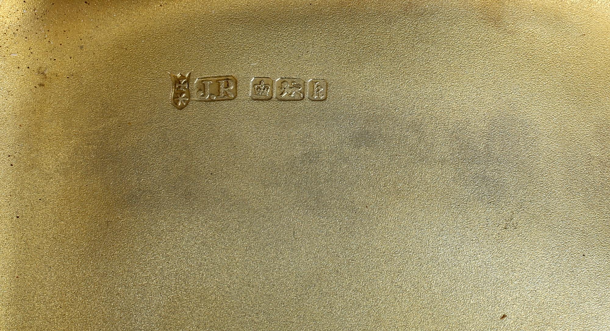 CIGARETTETUIER, 2 st, silver, bl.a Joseph Rodgers & Sons, Sheffield, Storbritannien, 1902. Tot vikt ca 229 g.