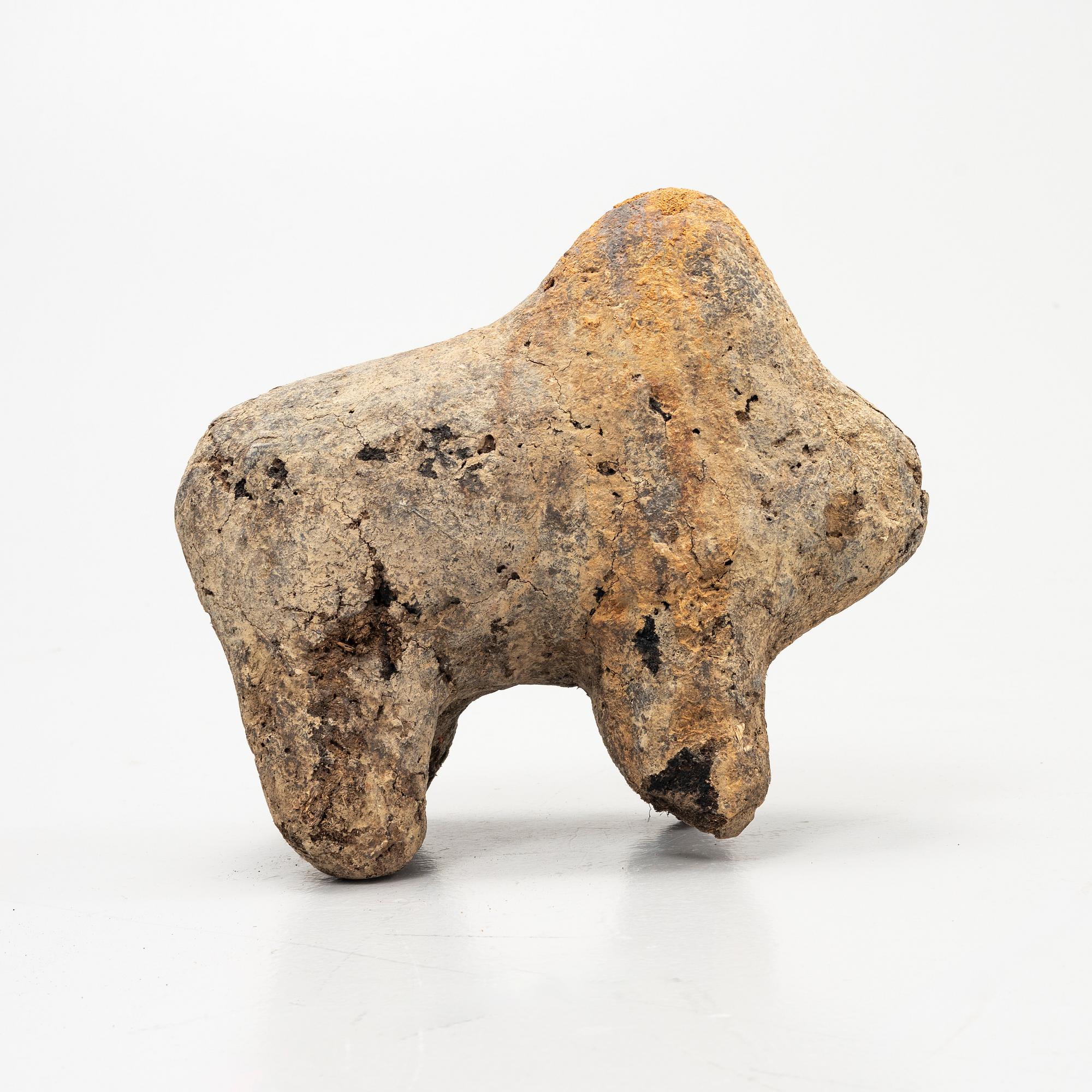 Twelve sculptures, reportedly from Makonde, Tanzania, Luba, Congo, and moore, from the second half of the 20:th century.