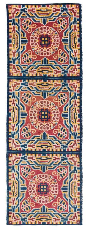 MEDITATION RUG. Semi-antique China. 205 x 69,5 cm.