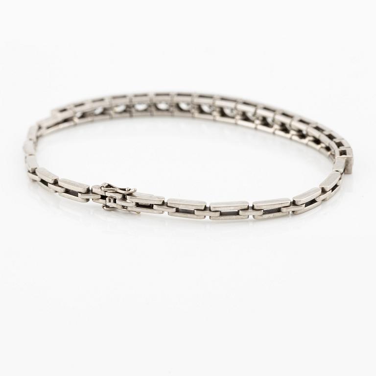 Bracelet, 18K white gold with brilliant-cut diamonds.