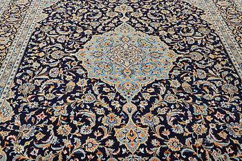 A Kashan carpet, c. 411 x 290 cm.