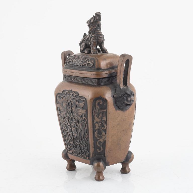 A bronze censer with cover, Qing dynasty, 19th century.