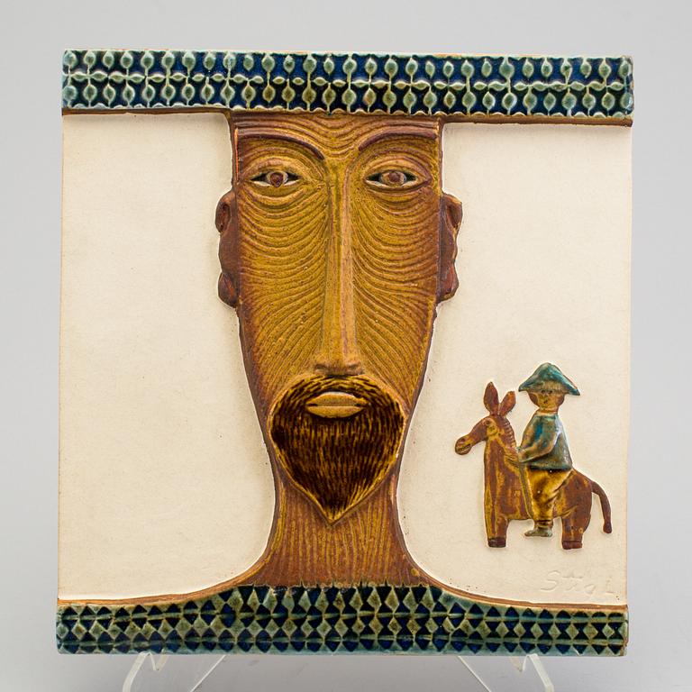 STIG LINDBERG, a stoneware wall plaque, Gustavsberg 1960/70s.