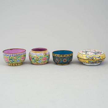 A chinese pot, three bowls and box with cover, cloisonné, 20th century.