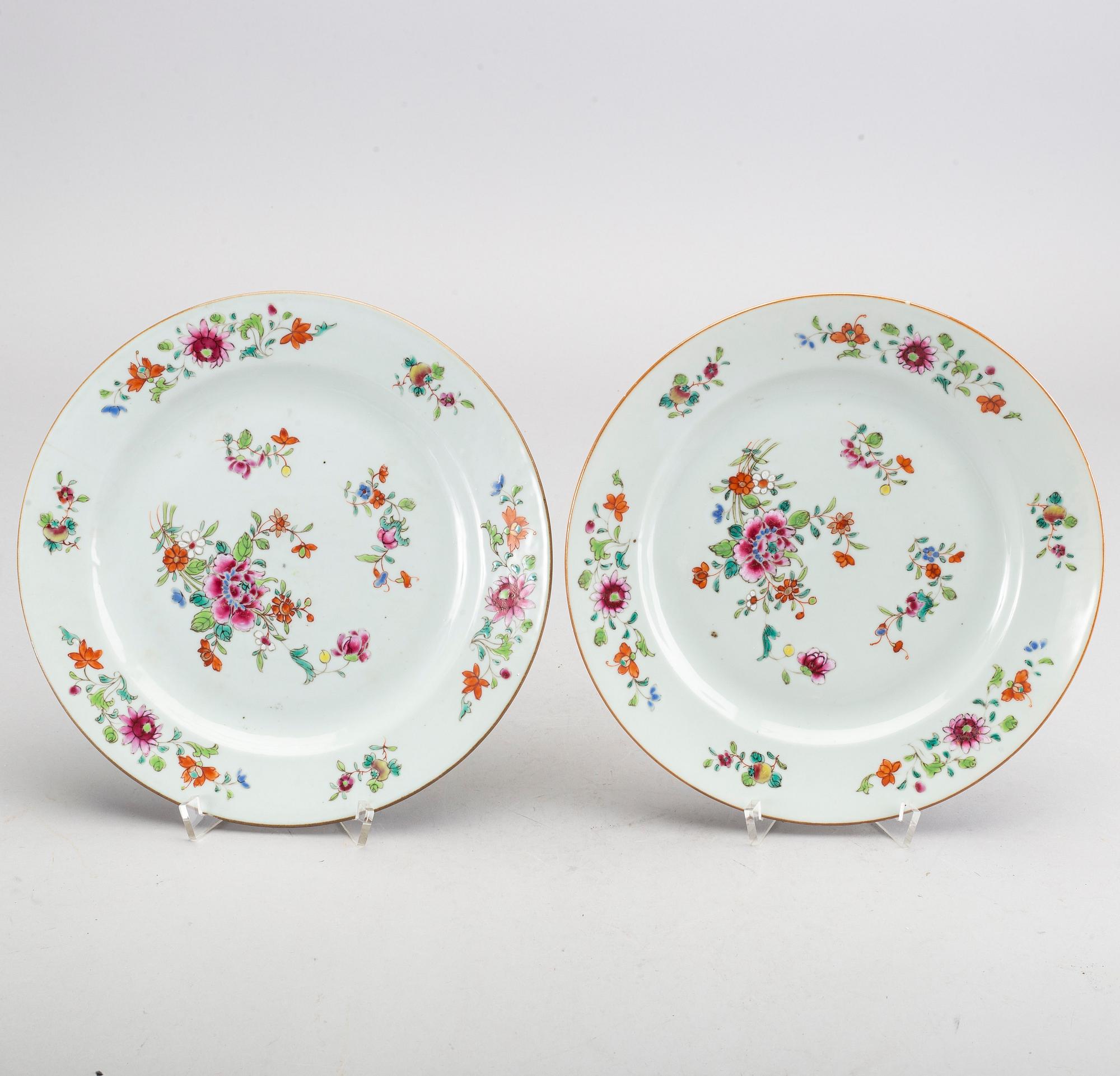 SET OF EIGHT  CHINES  PORCELAIN  EIGHT FAMILLE ROSE QIANLONG DISHES.