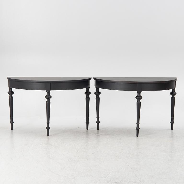 A dining table, late 19th century.