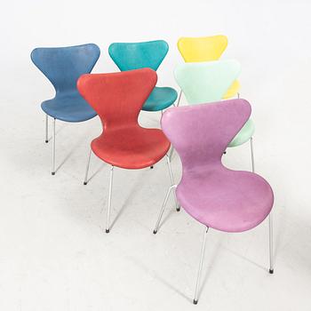 Arne Jacobsen, a set of six leather "Sjuan" chairs for Fritz Hansen.