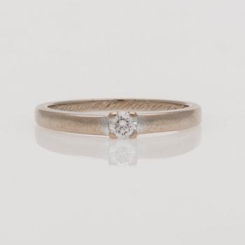 RING, 14K vitguld, briljantslipad diamant. Kultakeskus 2009. Vikt ca 2,9 g.