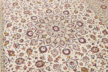 A Keshan carpet, c. 342 x 240 cm.