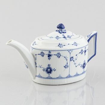 A 'Blue Fluted / 'Musselmalet' empire style porcelain teapot, Royal Copenhagen, model 254, 1898-1923.