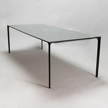 Matbord, "Nuur", Arper. Modellen formgiven 2009.