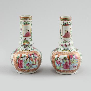 VASER, ett par, porslin, Kina, 1800-tal.
